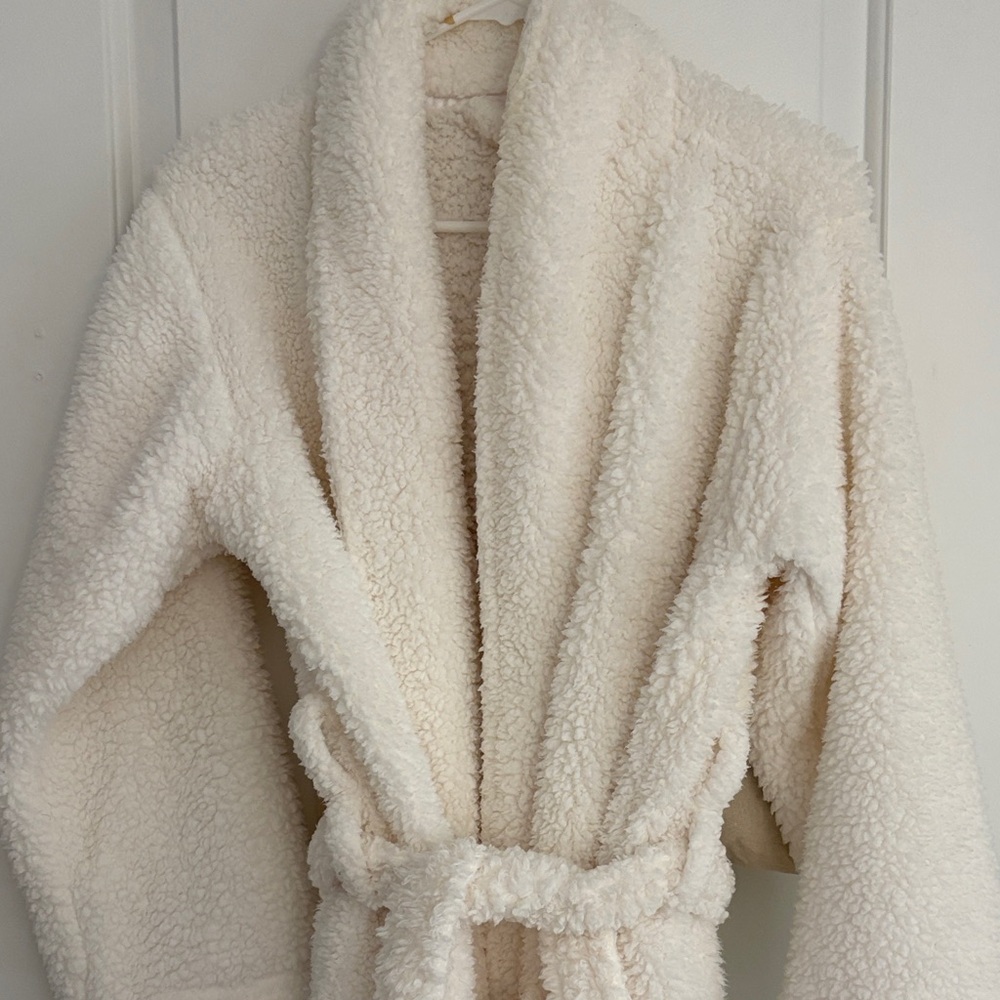 Pottery Barn Women's Cozy White Sherpa Robe - Picture 5 of 6